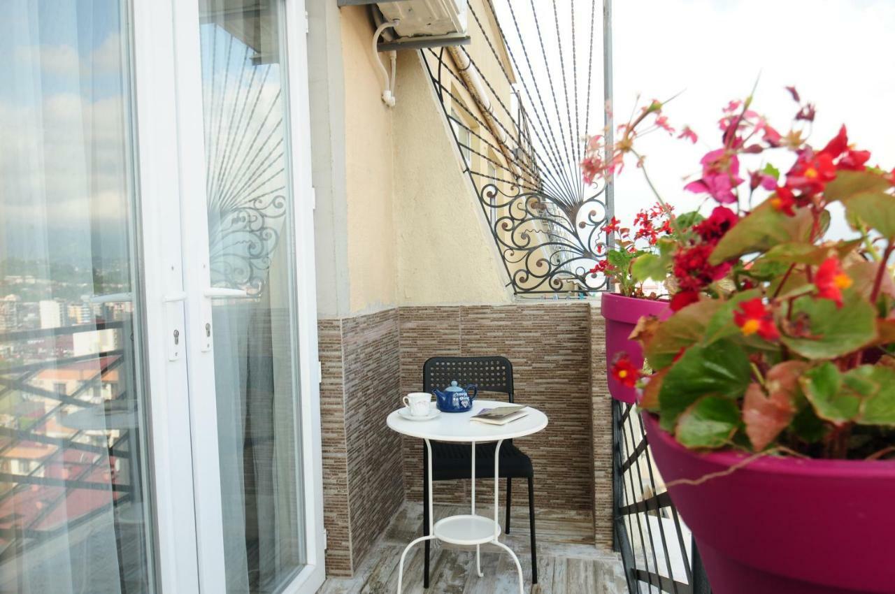 Apartments With A View Of The Trinity Holy Batumi Esterno foto